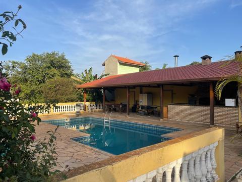 Chácara Completa com Duas Casas e Lazer Incrível!